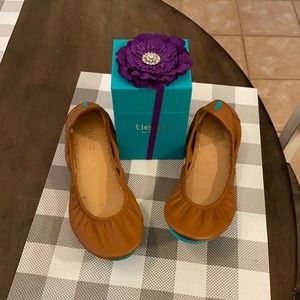 Chestnut size 10 Tieks